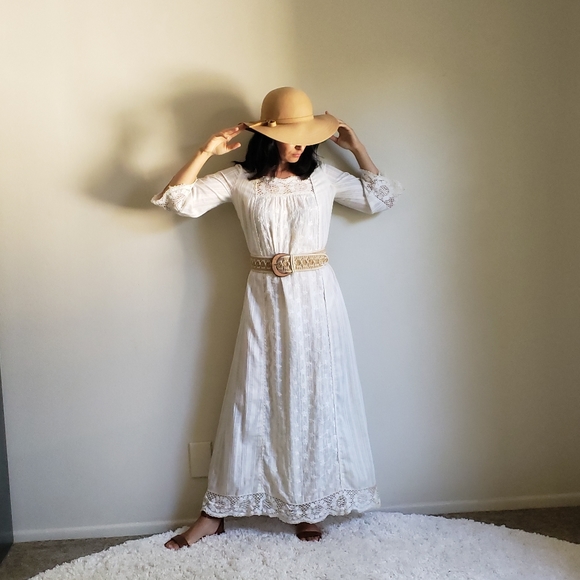 1960s 1970s Vintage White Lace Maxi Dress - Picture 11 of 14